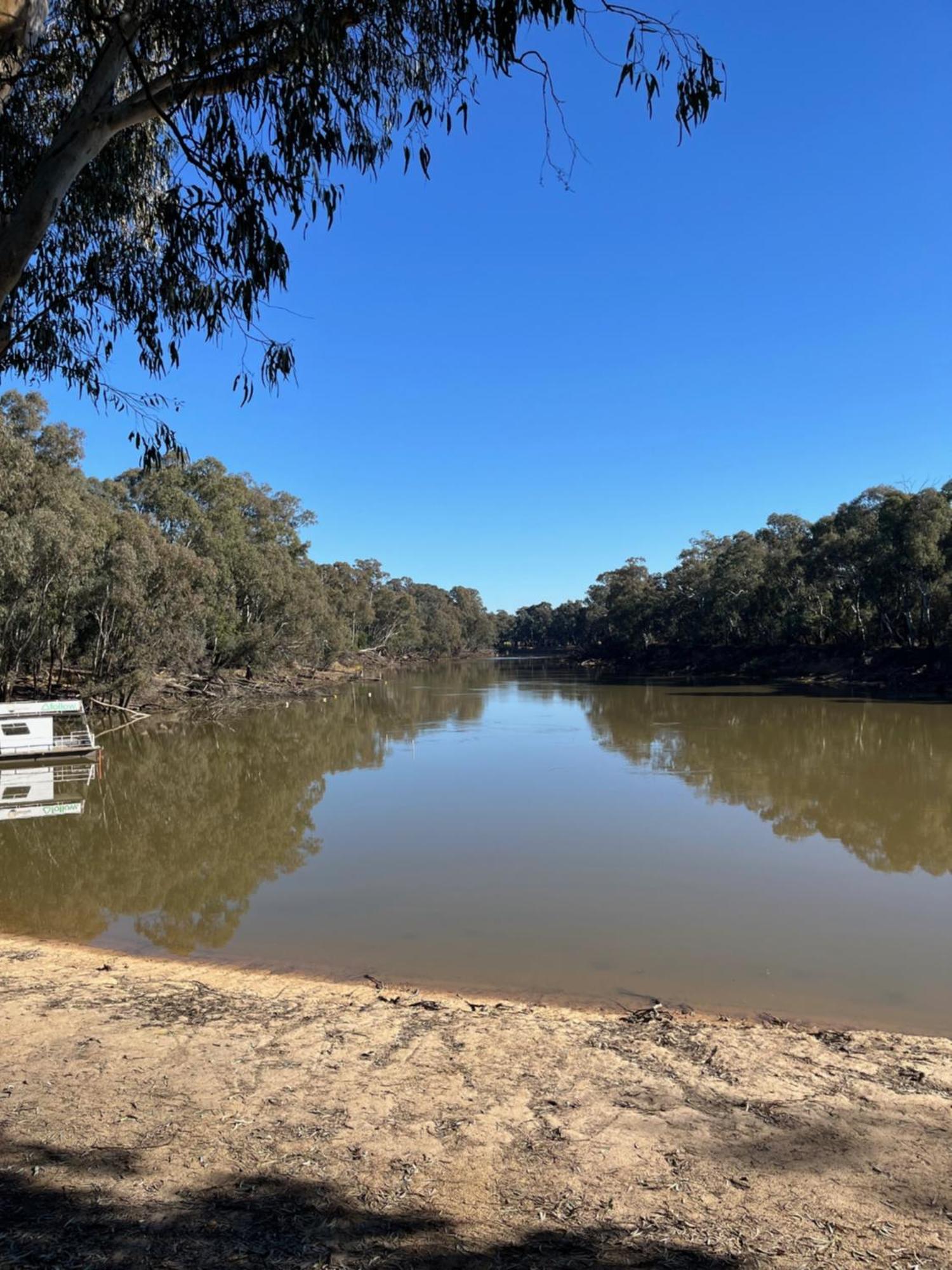 Apartment River Frontage Unit